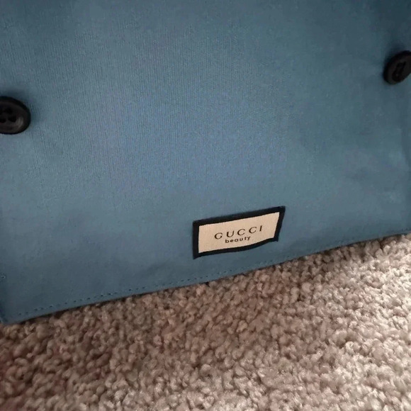 NEW Gucci Beauty Blue Canvas Envelope Style Bag - Picture 9 of 13